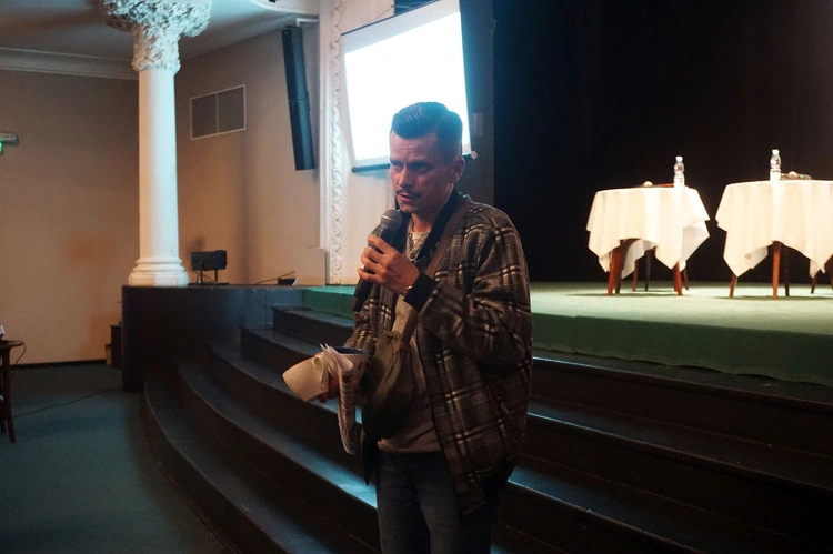 Kawiarenka z oknem na świat