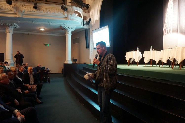 Kawiarenka z oknem na świat