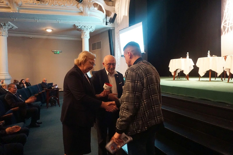 Kawiarenka z oknem na świat