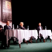 Kawiarenka z oknem na świat