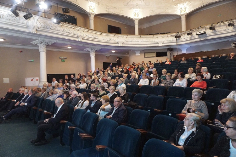 Kawiarenka z oknem na świat