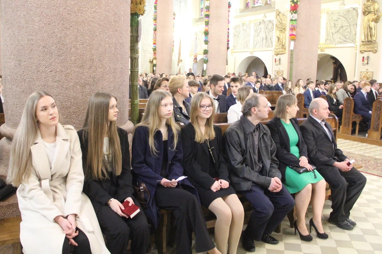 Bierzmowanie w limanowskiej bazylice, cz. 2