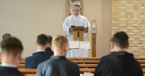 Pięciu mężczyzn wzięło udział w rekolekcjach powołaniowych