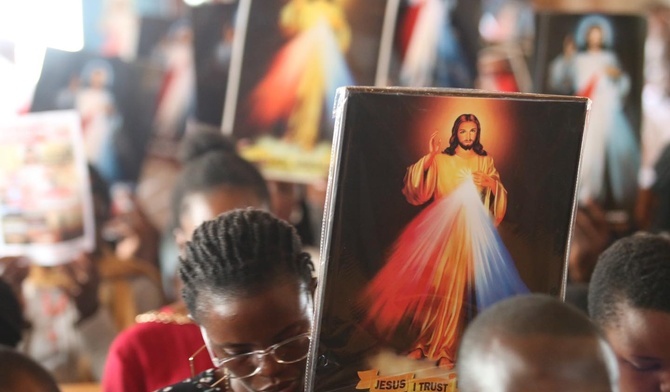 Jedyne takie miejsce w Ugandzie. Projekt polskich franciszkanów przyciąga wiernych z całego kraju