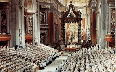 Uczestnicy Soboru Watykańskiego II w bazylice św. Piotra w Rzymie. 