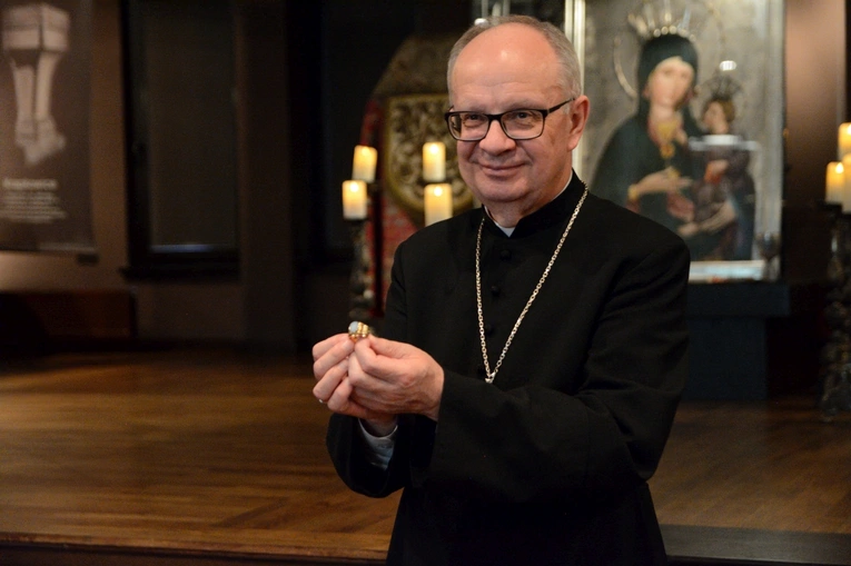 Przekazanie pamiątek po bp. Józefie Nathanie