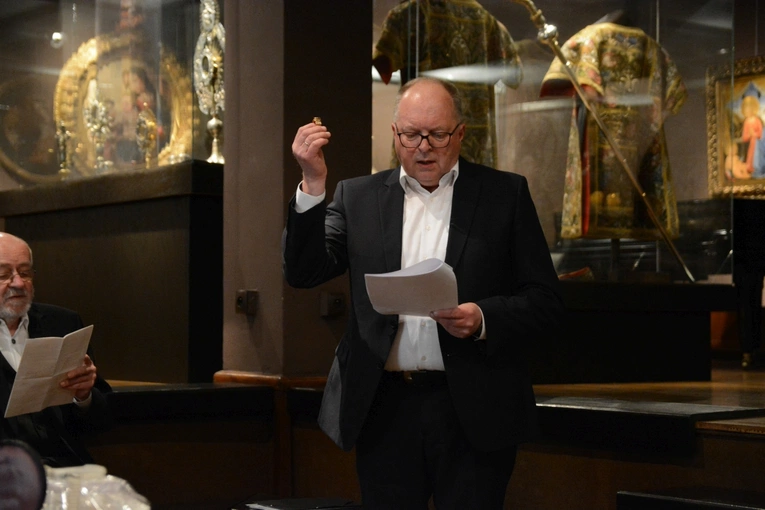 Przekazanie pamiątek po bp. Józefie Nathanie