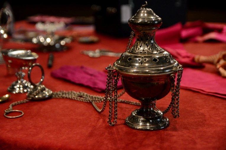 Przekazanie pamiątek po bp. Józefie Nathanie