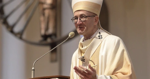 Abp Adrian Galbas SAC.