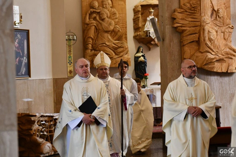 Człowiek Człowiekowi A.D. 2024
