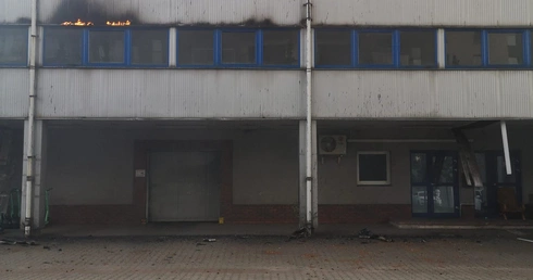 Katowice. Gaszenie pożaru hali z hulajnogami może potrwać nawet kilkanaście godzin
