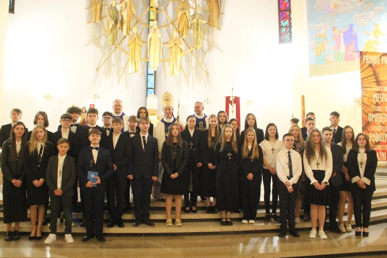 Bierzmowanie u Matki Bożej Anielskiej w Dębicy