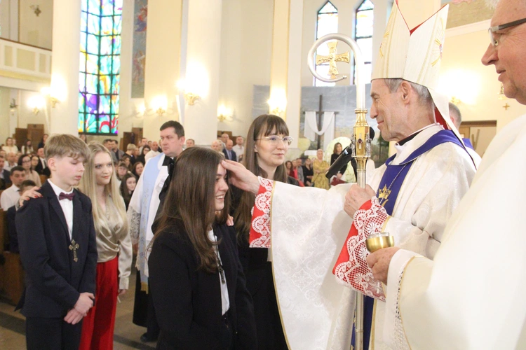 Bierzmowanie u Matki Bożej Anielskiej w Dębicy