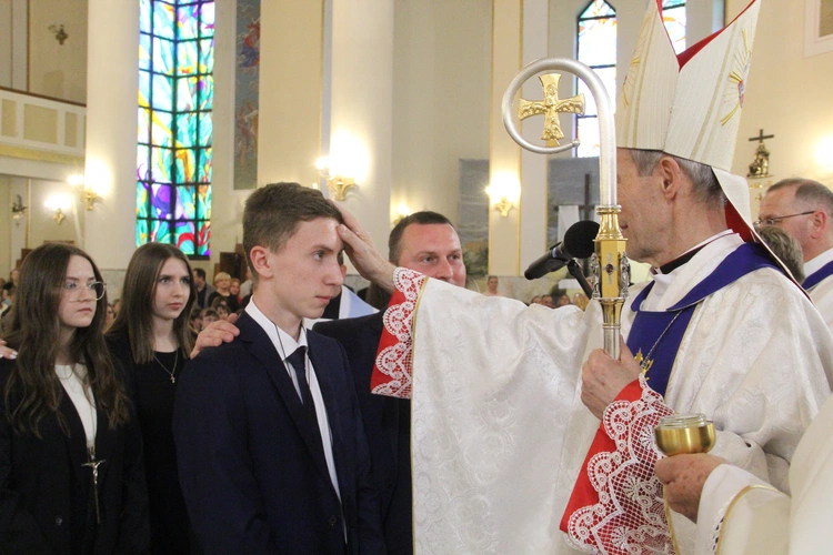 Bierzmowanie u Matki Bożej Anielskiej w Dębicy