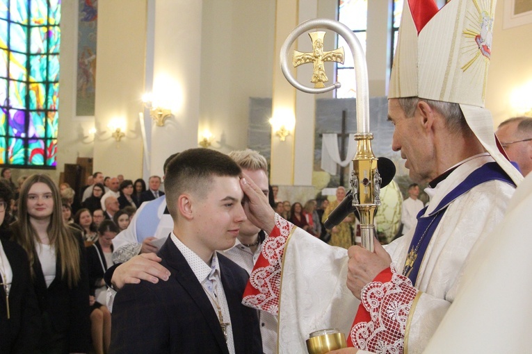 Bierzmowanie u Matki Bożej Anielskiej w Dębicy