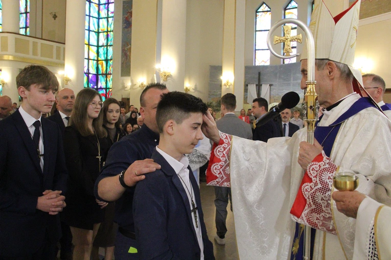 Bierzmowanie u Matki Bożej Anielskiej w Dębicy