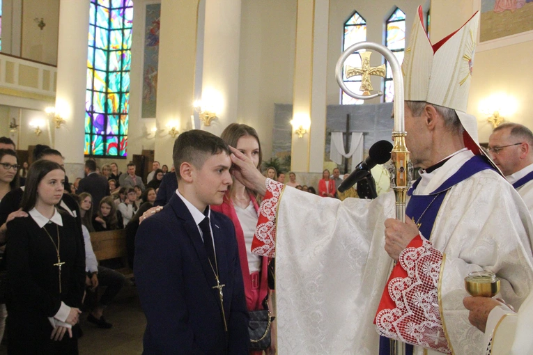 Bierzmowanie u Matki Bożej Anielskiej w Dębicy