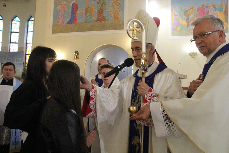 Bierzmowanie u Matki Bożej Anielskiej w Dębicy