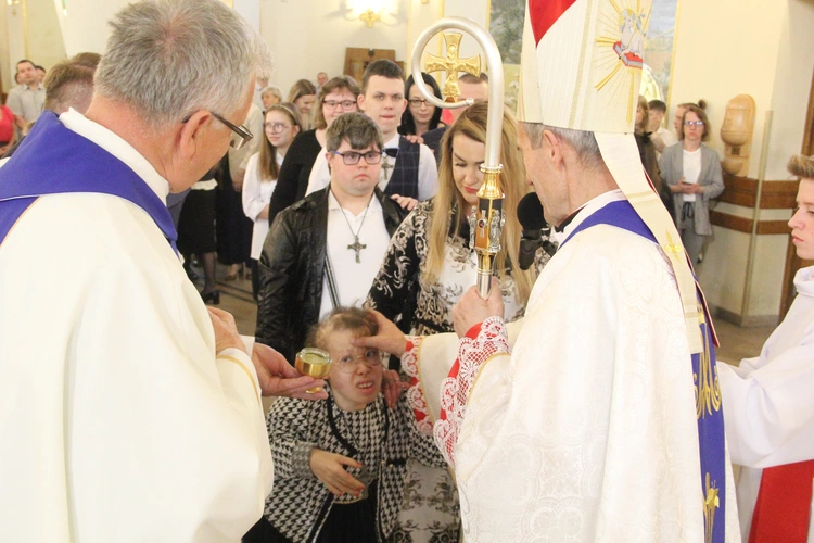 Bierzmowanie u Matki Bożej Anielskiej w Dębicy