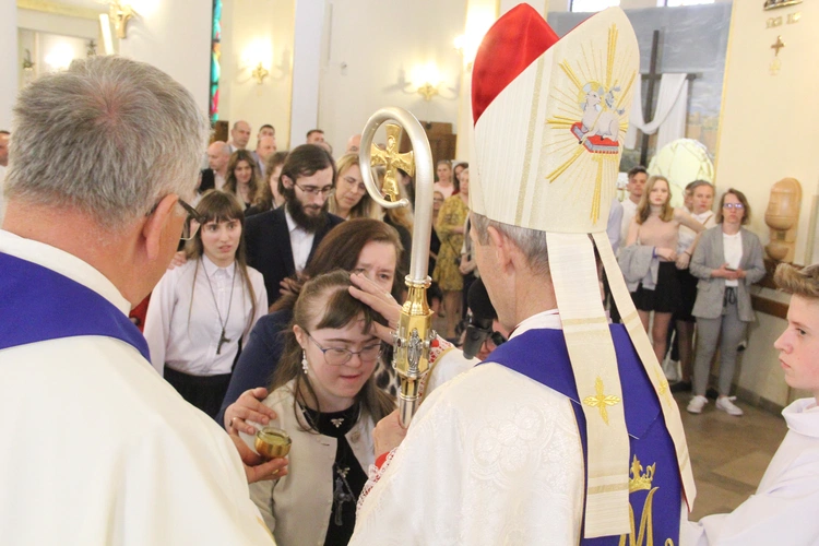 Bierzmowanie u Matki Bożej Anielskiej w Dębicy