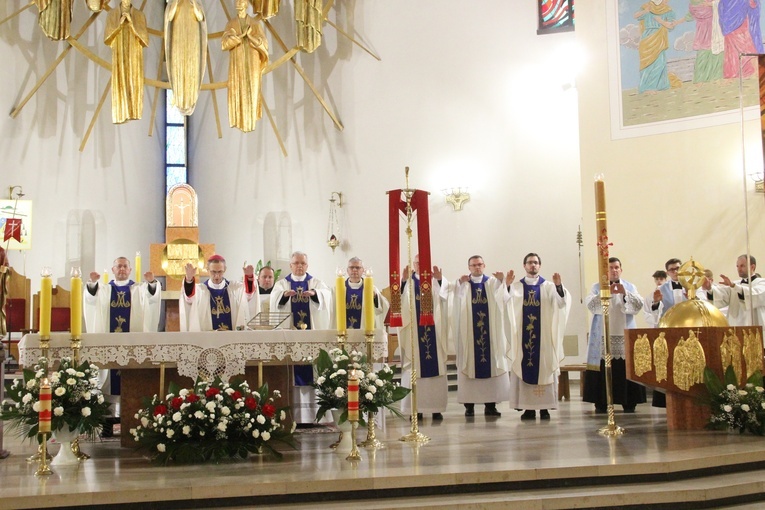 Bierzmowanie u Matki Bożej Anielskiej w Dębicy