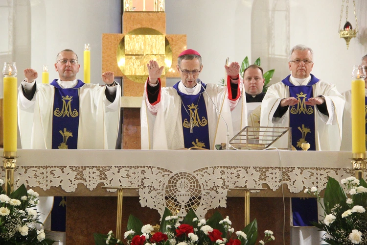 Bierzmowanie u Matki Bożej Anielskiej w Dębicy