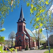 Kościół został wybudowany w stylu neogotyckim.