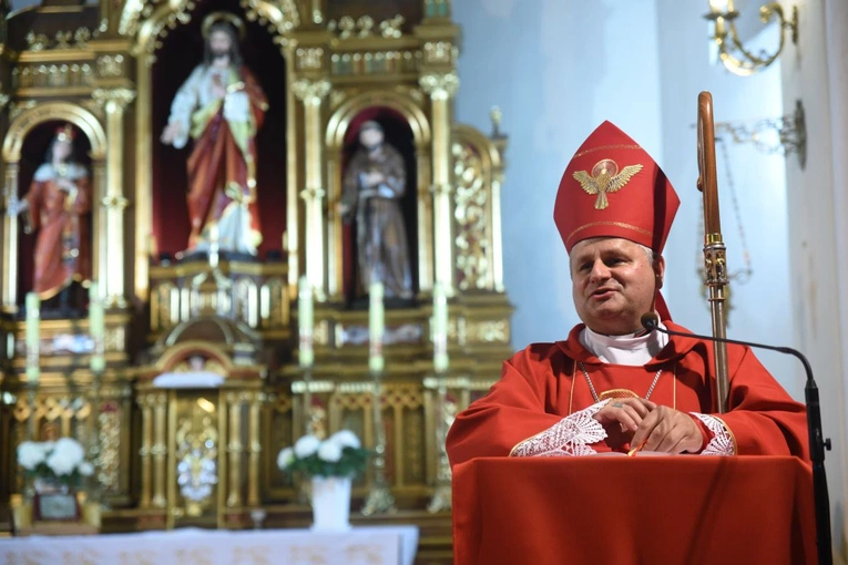 Szafarzem sakramentu był bp Leszek Leszkiewicz.