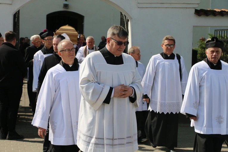 Wyszogród. Pogrzeb ks. kan. Zenona Glicnera (1939-2024)