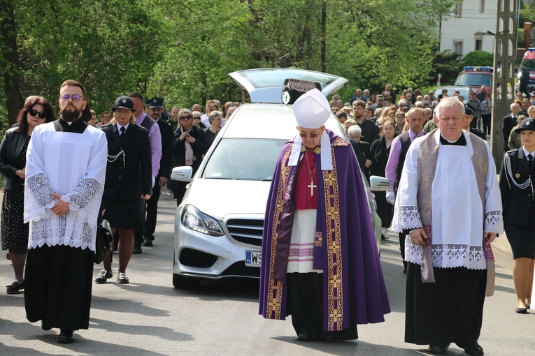 Wyszogród. Pogrzeb ks. kan. Zenona Glicnera (1939-2024)