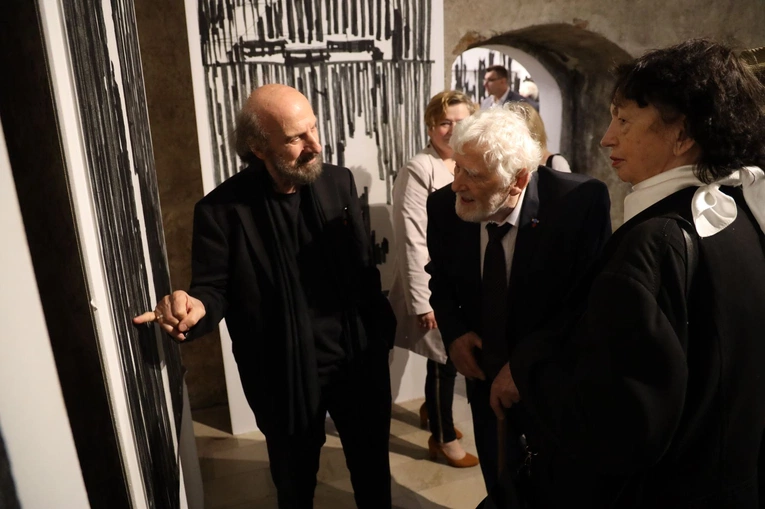 Prace prof. Wincentego Kućmy na wystawie w Sandomierzu