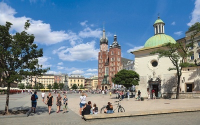 W niewielkim kościele św. Wojciecha na Rynku Głównym w Krakowie trwa całodzienna adoracja Najświętszego Sakramentu.