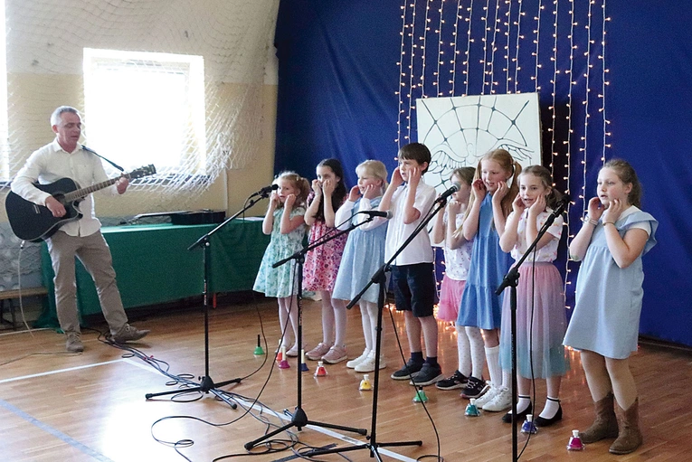 Wręczenie nagród laureatom.