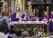 Bp Roman Pindel przewodniczył liturgii żałobnej.