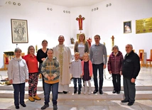 Co miesiąc w Eucharystiach bierze udział od kilkunastu do 30 wiernych.