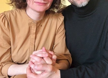Marzena i Irek zachęcają do odwiedzenia strony  www.adopcjamalzenstw.pl.