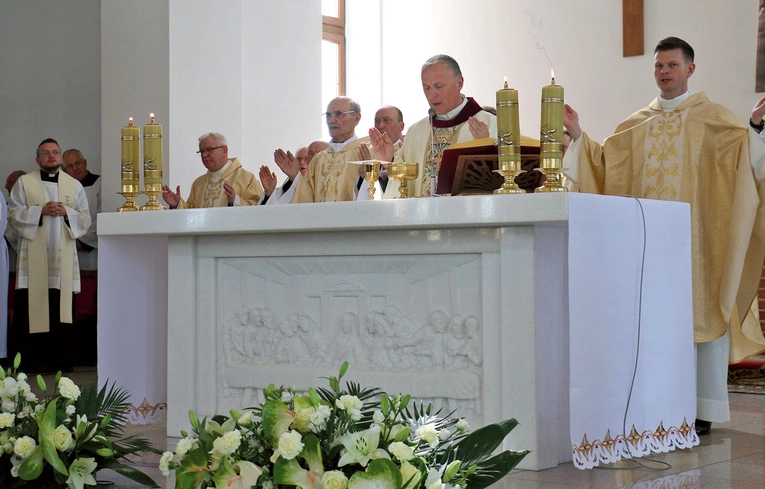 Mszy św. przewodniczył ordynariusz. 