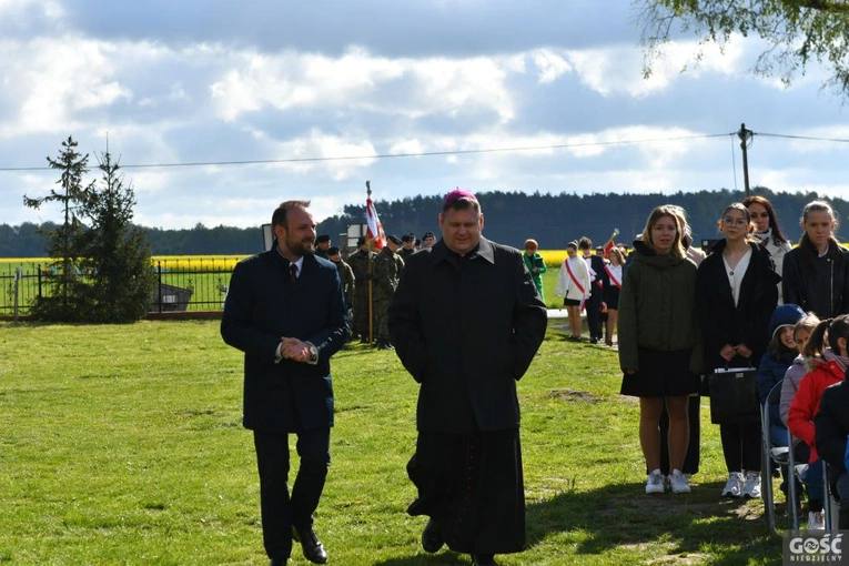 W Niegosławicach odsłonięto Pomnik Życia