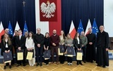 Finaliści etapu diecezjalnego z opiekunami i organizatorami. 