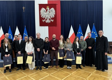 Ania i Maja jadą do Niepokalanowa