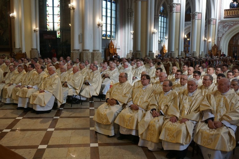 Kapłani z diecezji radomskiej mają duży udział w niesieniu pomocy misjonarzom.