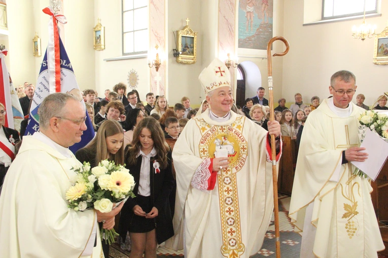 Dulcza Wielka. Nadanie szkole imienia