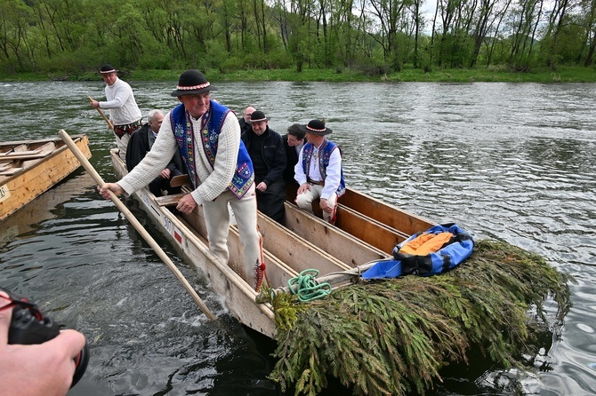 Początek sezonu flisackiego 