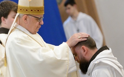 Biskup opolski zaprasza do modlitwy o powołania