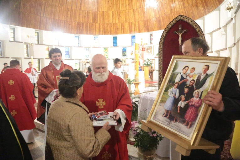 Rozpoczęcie peregrynacji obrazu bł. rodziny Ulmów w parafii Tęgoborze