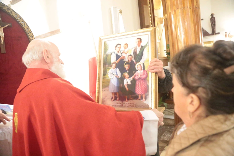 Rozpoczęcie peregrynacji obrazu bł. rodziny Ulmów w parafii Tęgoborze
