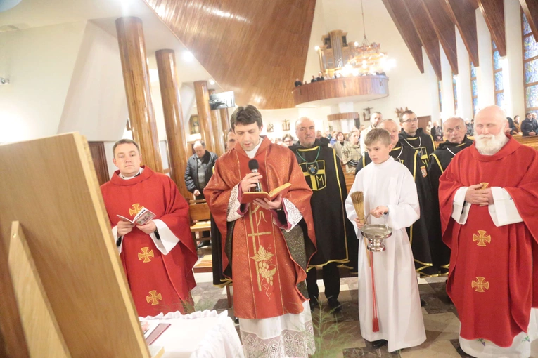 Rozpoczęcie peregrynacji obrazu bł. rodziny Ulmów w parafii Tęgoborze