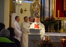 Msza święta w kościele w Radoszczycach.