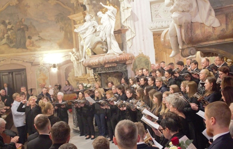 Koncert paschalny na zakończenie warsztatów muzyczno-liturgicznych w Głogówku