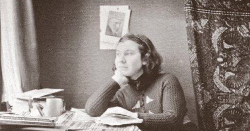 Etty Hillesum w swoim pokoju przy Gabriël Metsustraat 6, około 1939 r.